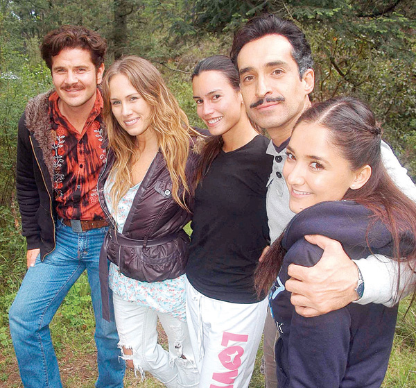 Erik Guich Erika Brum Alejandra Sandoval Bruno Bichir y Sherlyn forman